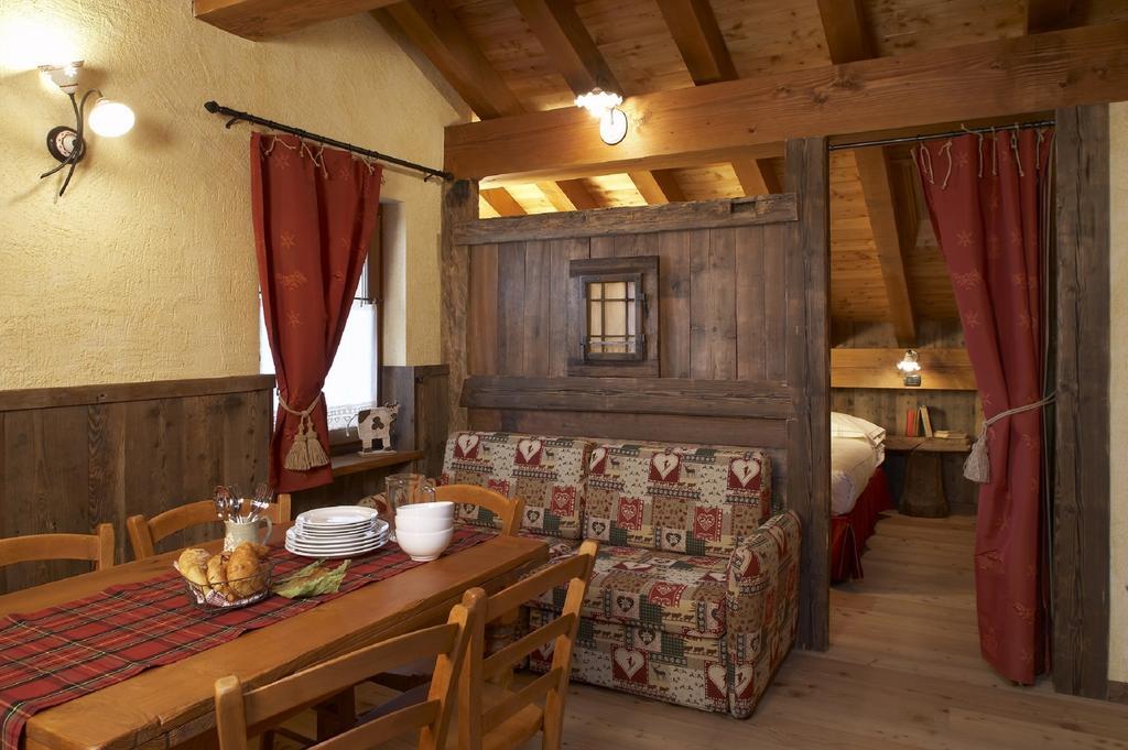Residence Lo Peyo Champoluc Oda fotoğraf